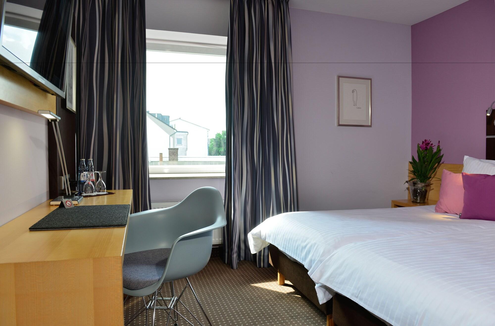 Hotel Uhu Garni โคโลญ ภายนอก รูปภาพ