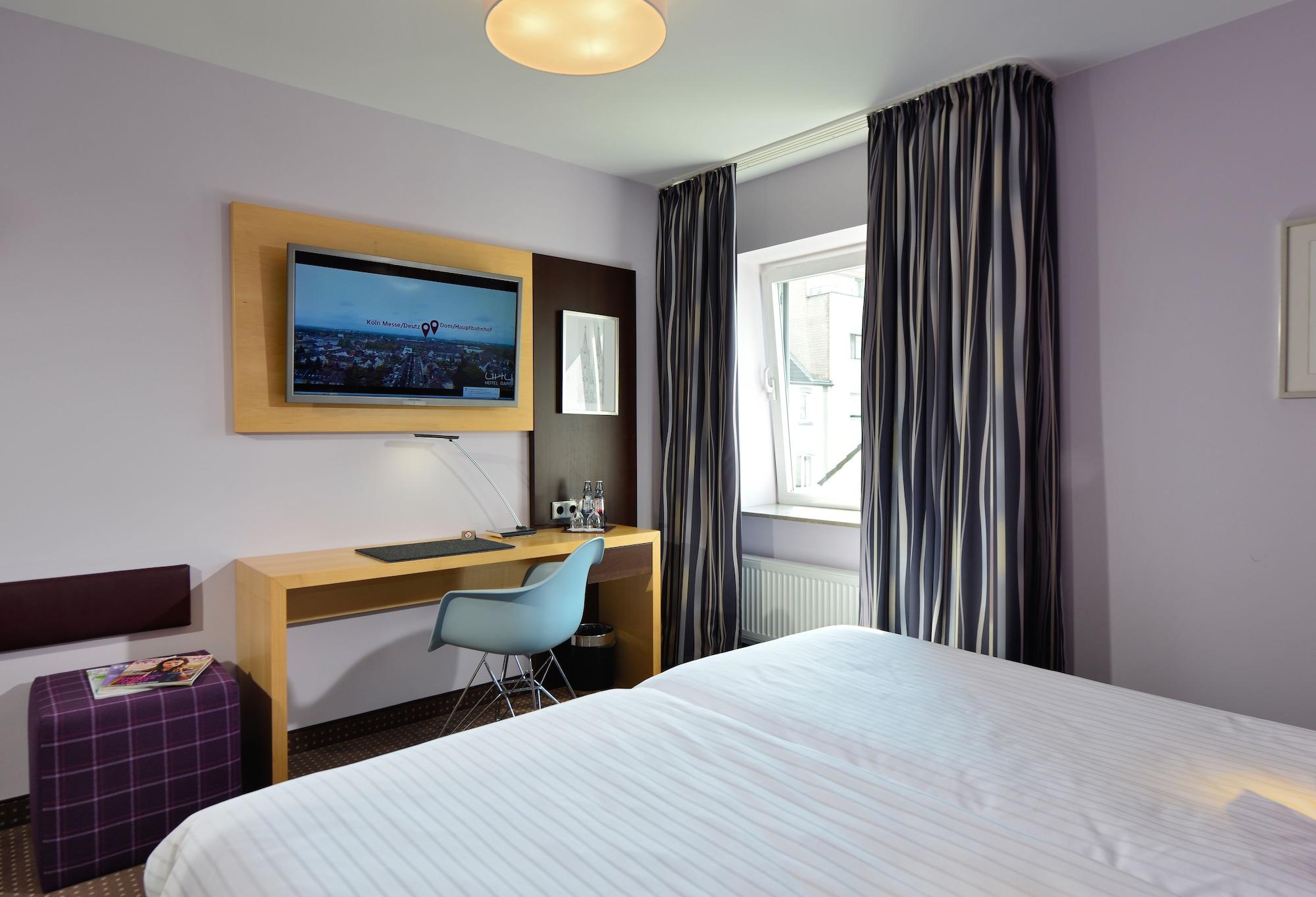 Hotel Uhu Garni โคโลญ ภายนอก รูปภาพ