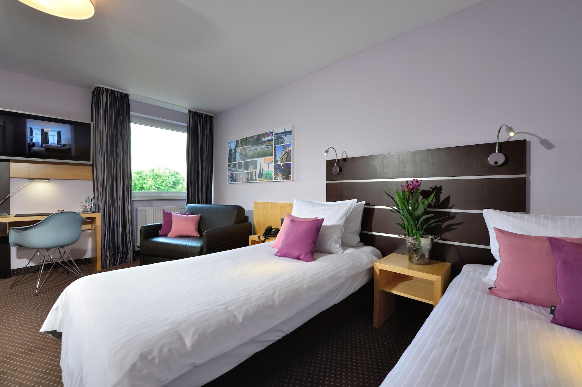 Hotel Uhu Garni โคโลญ ภายนอก รูปภาพ