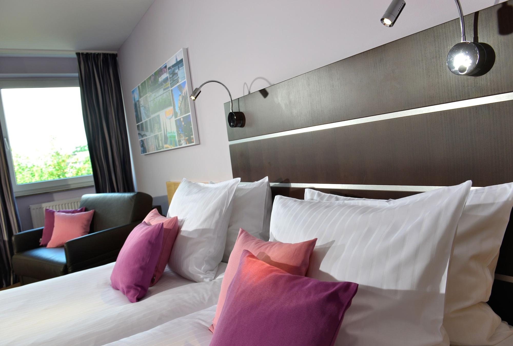 Hotel Uhu Garni โคโลญ ภายนอก รูปภาพ