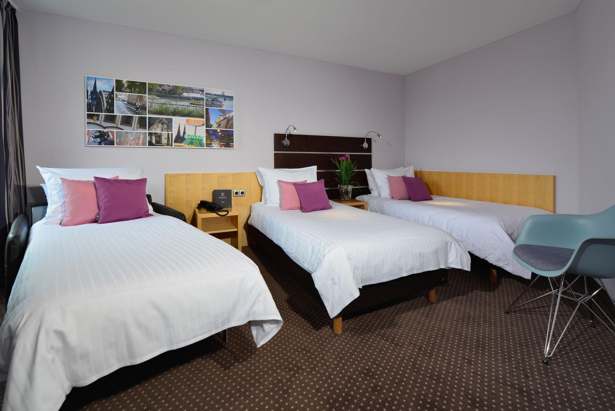 Hotel Uhu Garni โคโลญ ภายนอก รูปภาพ