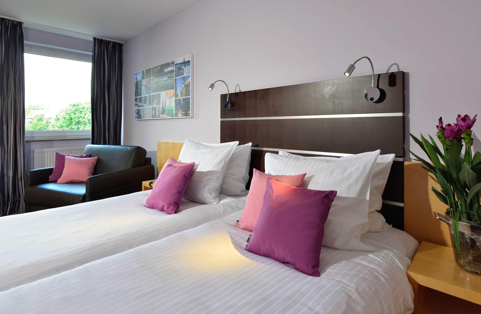 Hotel Uhu Garni โคโลญ ภายนอก รูปภาพ