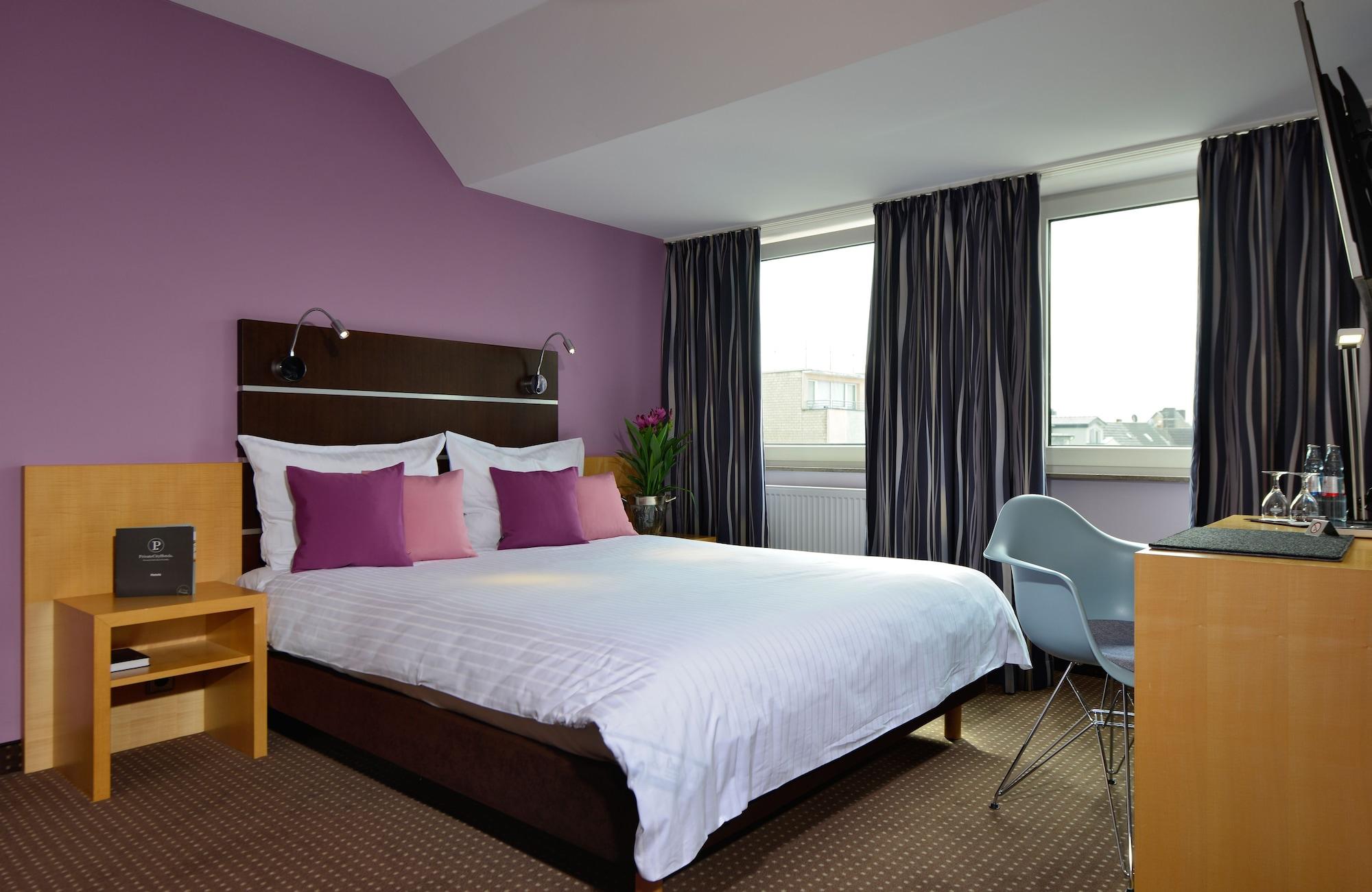 Hotel Uhu Garni โคโลญ ภายนอก รูปภาพ