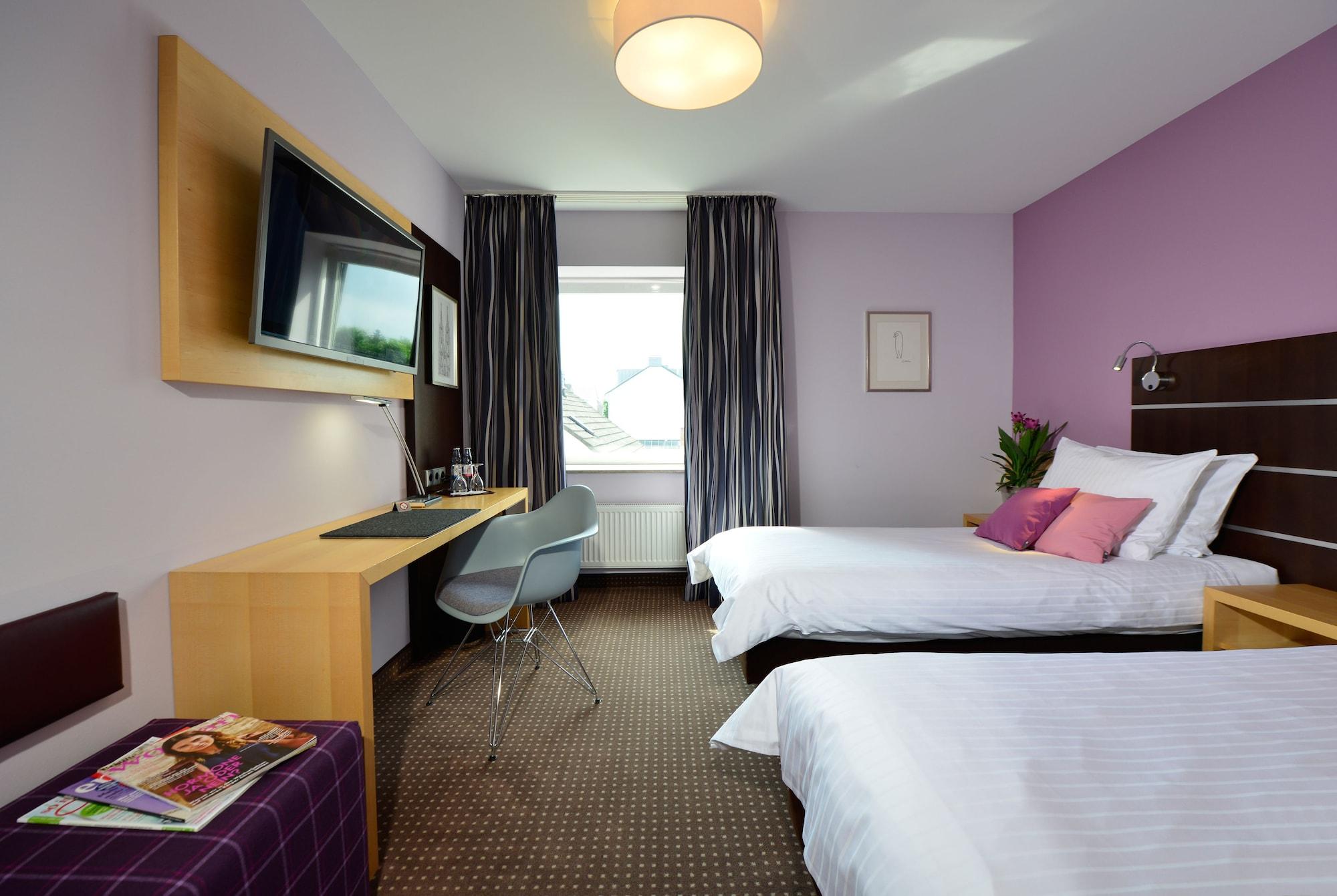 Hotel Uhu Garni โคโลญ ภายนอก รูปภาพ