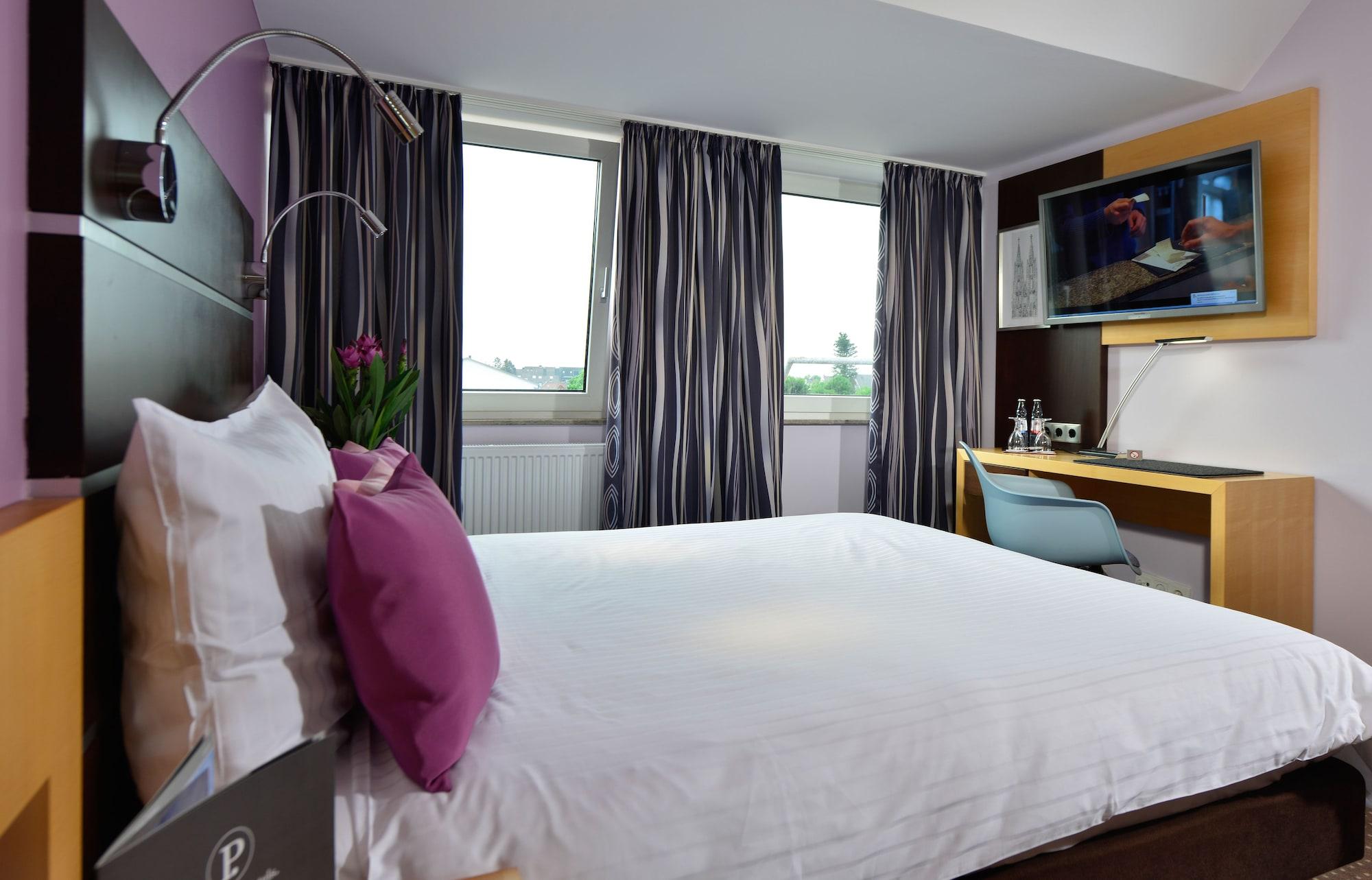 Hotel Uhu Garni โคโลญ ภายนอก รูปภาพ