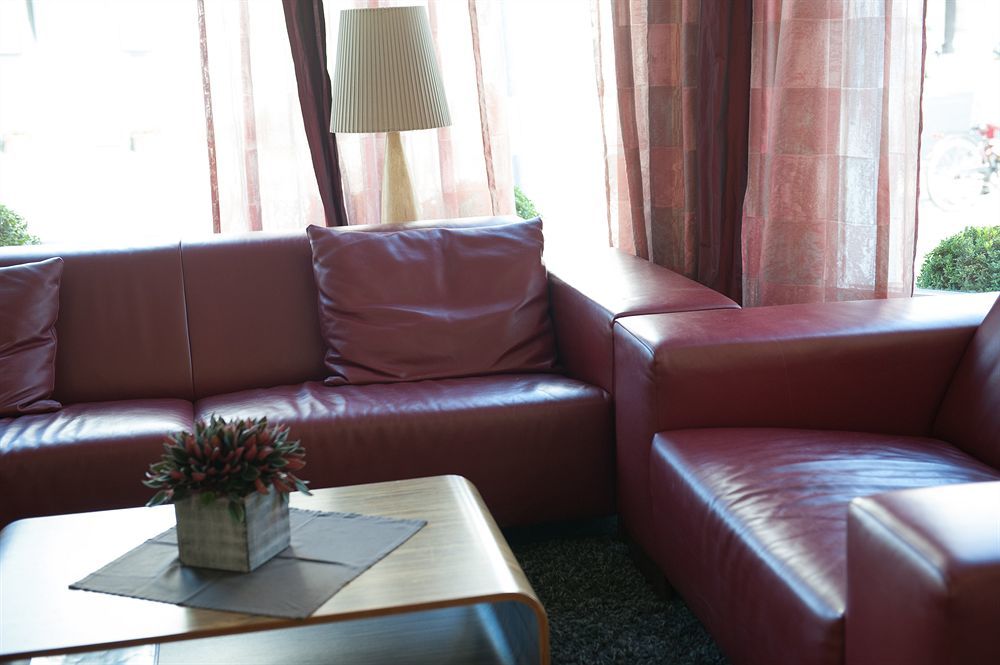 Hotel Uhu Garni โคโลญ ภายนอก รูปภาพ