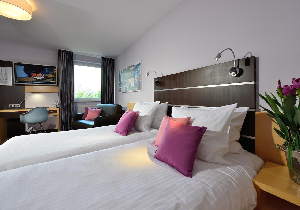 Hotel Uhu Garni โคโลญ ภายนอก รูปภาพ
