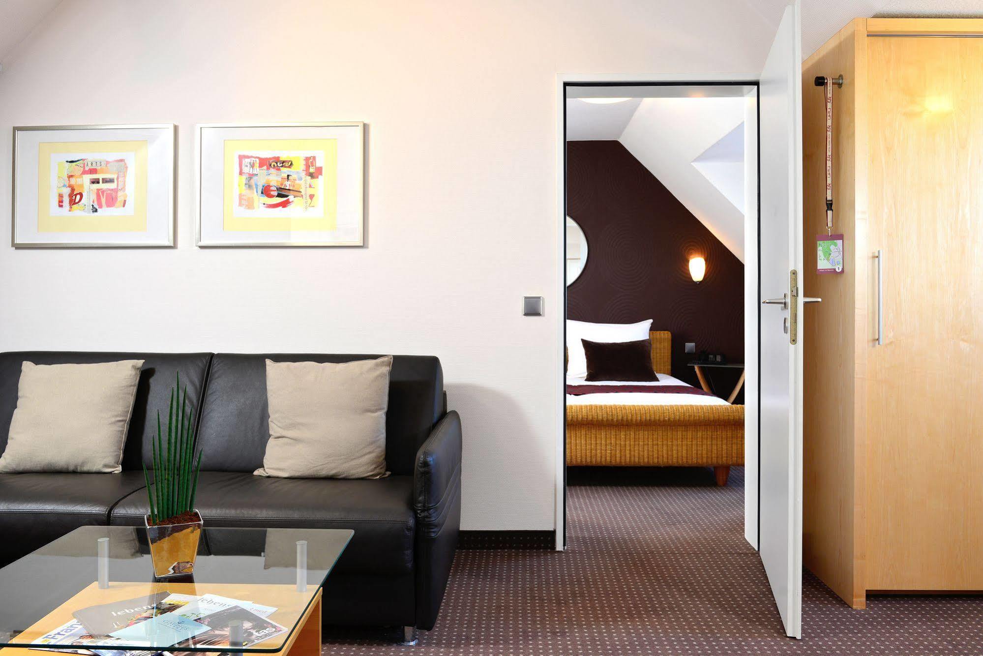 Hotel Uhu Garni โคโลญ ภายนอก รูปภาพ