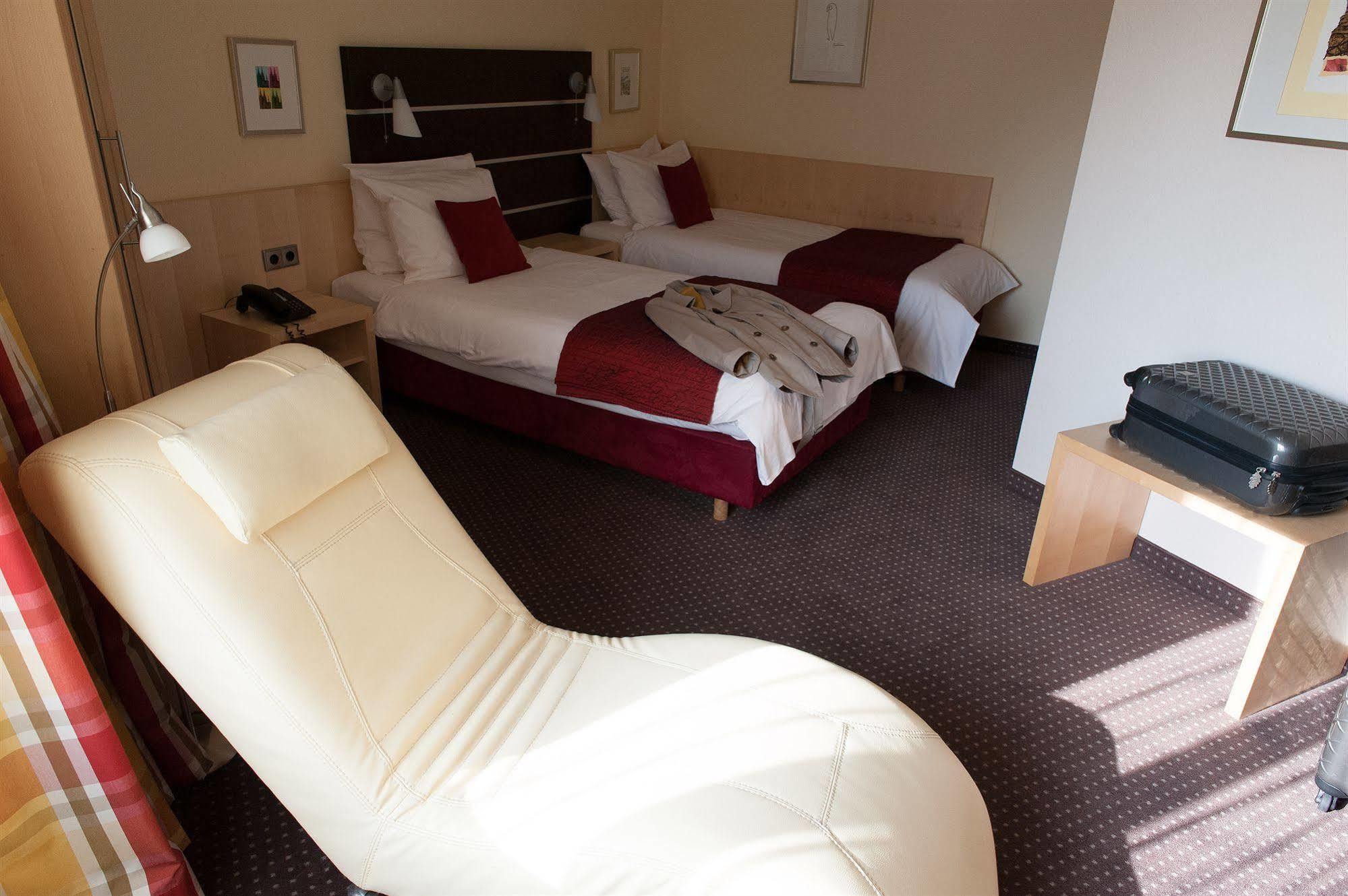 Hotel Uhu Garni โคโลญ ภายนอก รูปภาพ